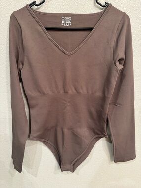 OQQ XL Long -Sleeve V-Neck Bodysuit in Mauve Taupe by Unbranded